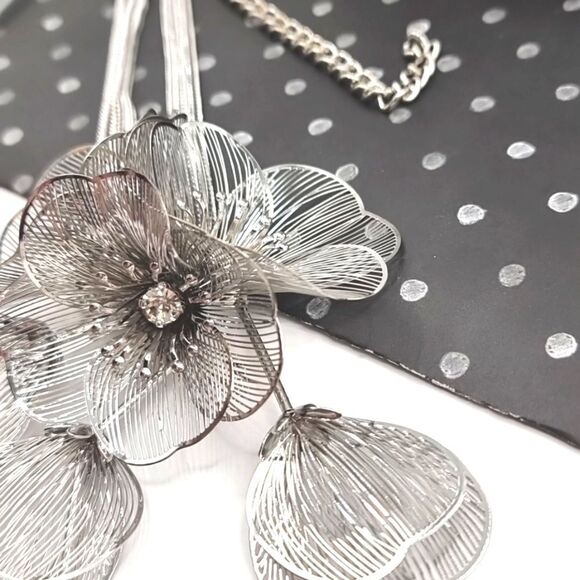 New ZARA cascading flowers choker necklace in silver - Picture 7 of 12